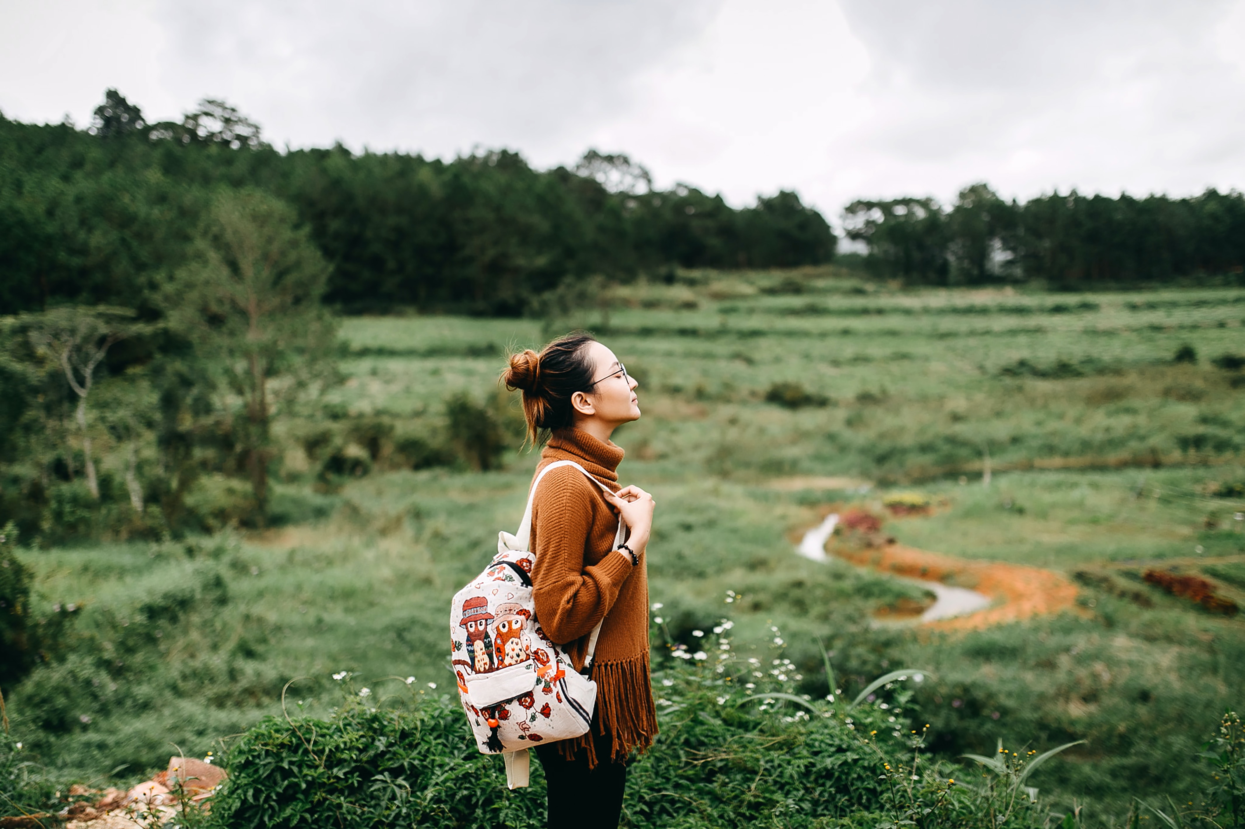 Journey woman. Unsplash девушка оранжевая фотосессия. Mid Journey женщины. Summertime. Female Travel in China.